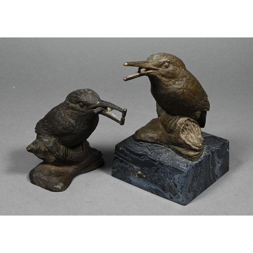 951 - Two bronze kingfishers, 11 cm - one on marble plinth, lion passant foundry mark