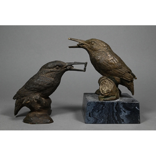 951 - Two bronze kingfishers, 11 cm - one on marble plinth, lion passant foundry mark