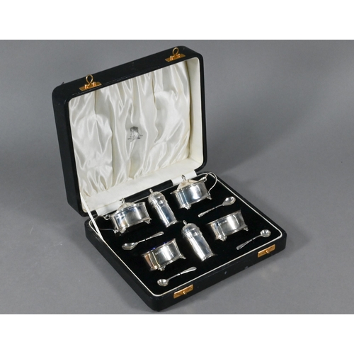 97 - Cased silver six piece condiment set c/w four spoons, William Suckling Ltd, Birmingham 1931/32, 5.9o... 