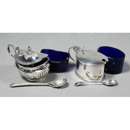 99 - Two silver pepper pots, London 1903, pair of salts Birmingham 1912 and two mustards to/w a pair of E... 