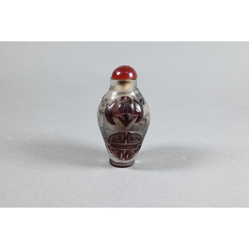 356 - A Chinese Peking cameo glass ovoid snuff bottle with red stopper, the clear glass bottle inside pain... 