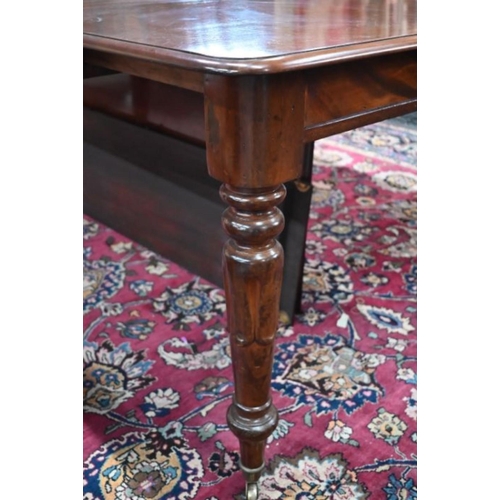 839 - A Victorian mahogany extending dining table, with three leaves (54.5 cm/54.5 cm/37/5cm) raised on fi... 