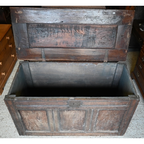 366 - A 17th/18th century oak coffer, 137 x 61 x 75 cm h, a/f