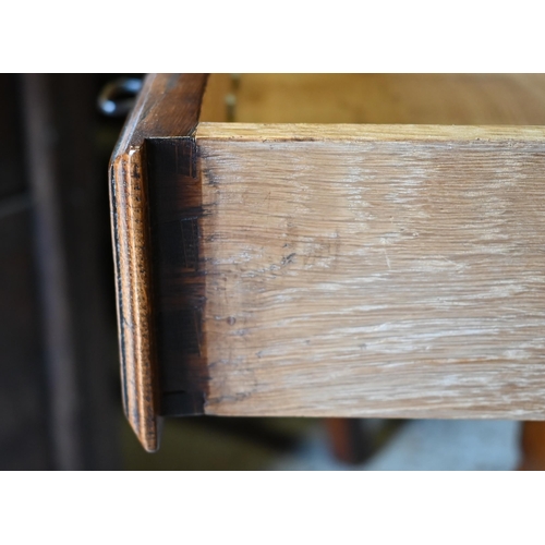 397 - A Georgian style cross-banded oak bureau, 84 x 47 x 99 cm h