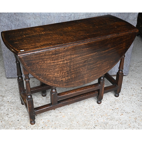 410 - An antique oak gateleg table