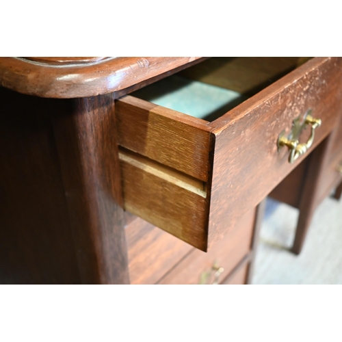 419 - #An old mahogany kneehole desk with eight drawers, 117 x 65 x 72 cm h