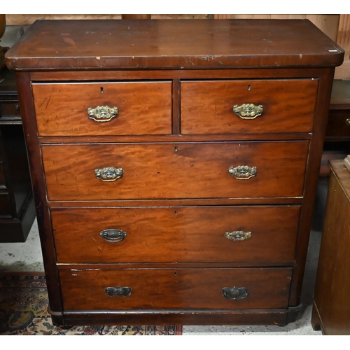 425 - An Edwardian mahogany chest of two short over three long graduated drawers, 97 x 46 x 109 cm h