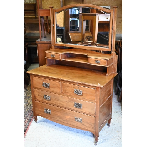 427 - #An early 20th century walnut mirror backed dressing chest, 107 x 53 x 102 cm h