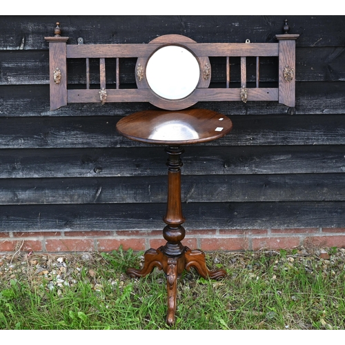 435 - An antique faux rosewood tripod table, 41 cm dia. x 71 cm h, to/w an oak wall rack centred by a circ... 