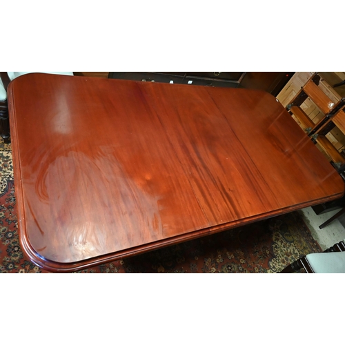 436 - A mahogany extending dining table in the Victorian style, raised on turned reeded legs to casters, c... 