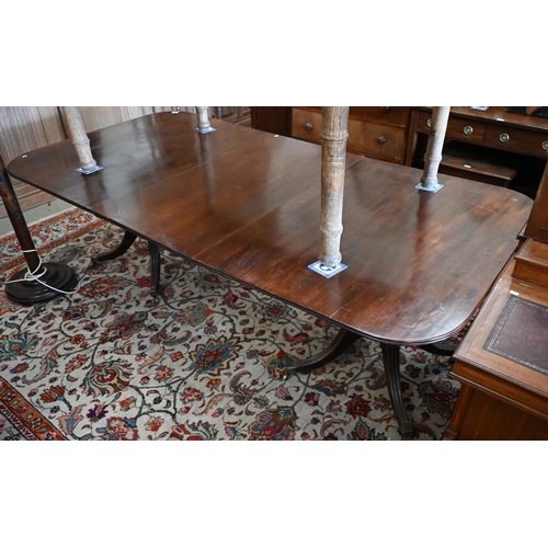 459 - An Edwardian mahogany D-end dining table with single leaf, 230 cm long x 117 cm wide x 71 cm high