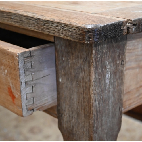 461 - A pine and oak kitchen table with three drawers and gun barrel turned legs, 150 cm long x 89 cm wide... 