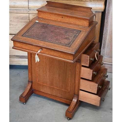 462 - An Edwardian mahogany Davenport desk with walnut inlay and four drawers, 87 cm high x 50 cm deep x 5... 