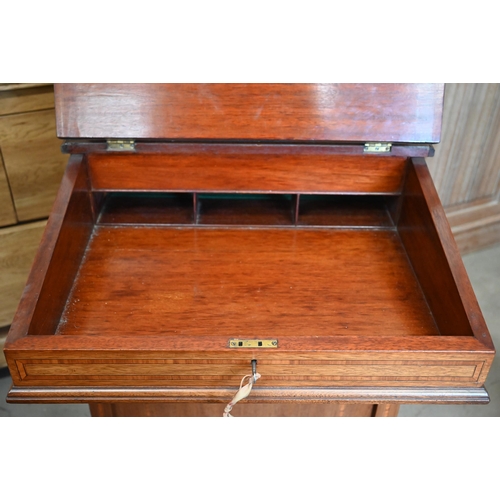 462 - An Edwardian mahogany Davenport desk with walnut inlay and four drawers, 87 cm high x 50 cm deep x 5... 