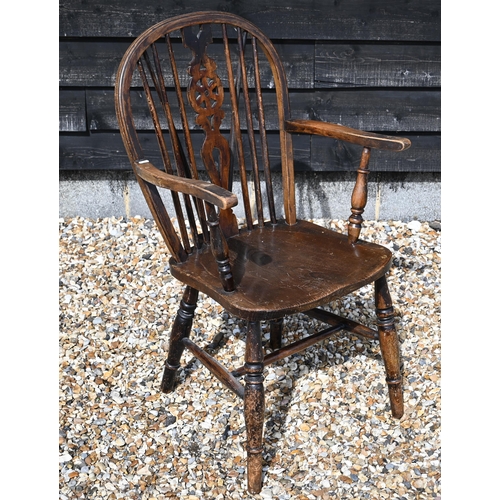 465 - A beech and elm wheelback Windsor chair