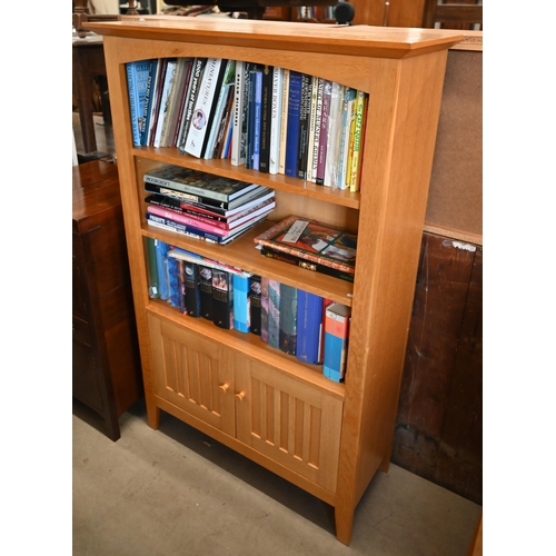 472 - A light oak bookcase with cupboard doors, 140 cm high x 89 cm wide x 36 cm deep, original retail pri... 