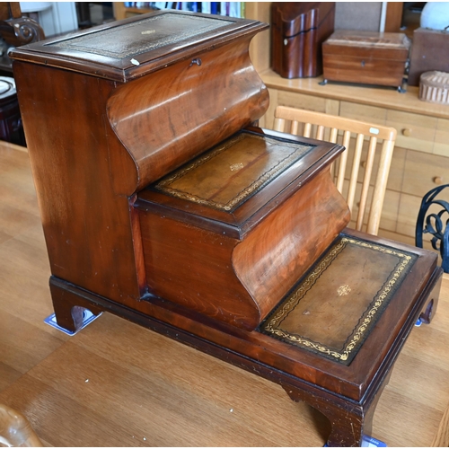 475 - Victorian style stained mahogany library steps with sliding box commode and bracket feet, 70 cm long... 