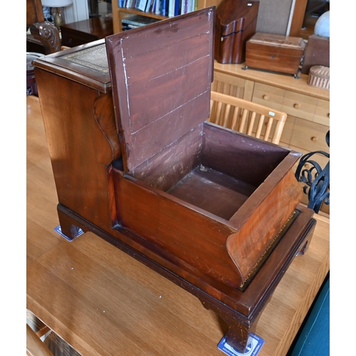 475 - Victorian style stained mahogany library steps with sliding box commode and bracket feet, 70 cm long... 