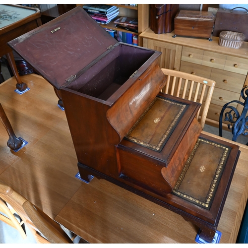 475 - Victorian style stained mahogany library steps with sliding box commode and bracket feet, 70 cm long... 