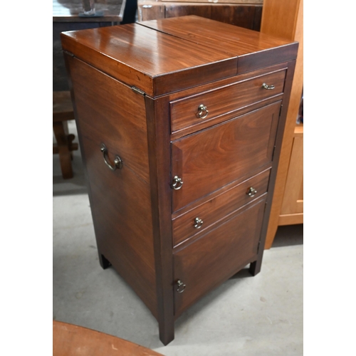 478 - An Edwardian mahogany wash stand with single drawer and two cupboard doors, 47 cm wide x 43 cm deep ... 