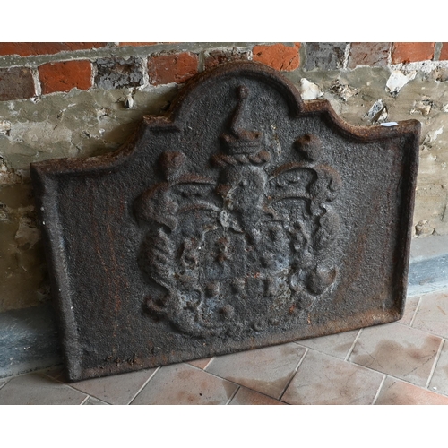 73 - An old Armorial cast iron fireback, 86 cm wide x 70 cm high