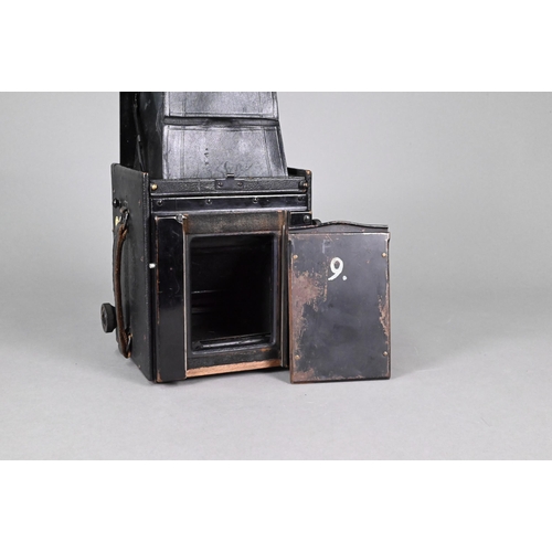 194 - A Thornton Pickard Special Ruby Reflex camera with P Cooke Astigmatic lens and black bellows, in lea... 