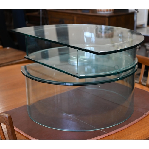 214 - A contemporary glass revolving media unit/TV stand, 82 cm wide x 43 cm high