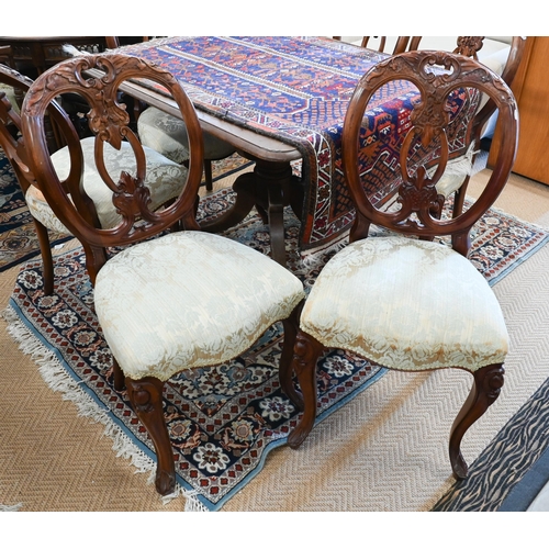 264 - Set of six Victorian carved mahogany balloon back dining chairs with gold damask upholstery (6)