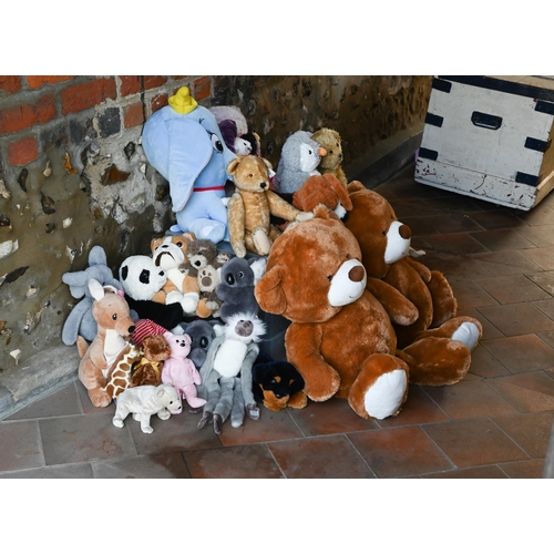 413 - A large assortment of children's cuddly toys