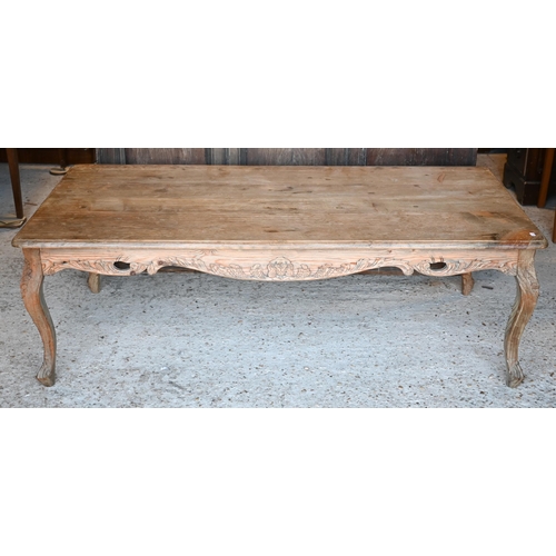 461 - An old stripped pine part carved coffee table on cabriole legs, 140 x 70 x 46 cm