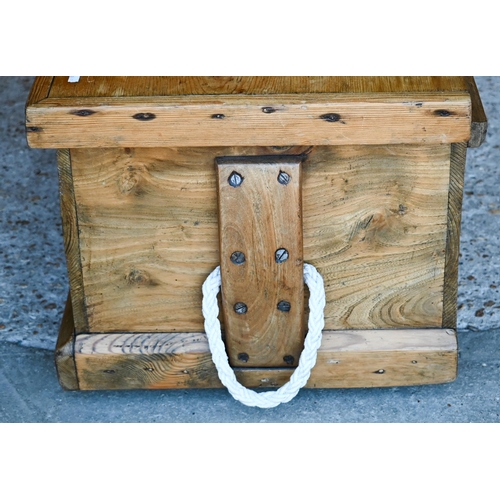 494 - An old stripped pine trunk with rope handles to the sides, 107 x 48 x 40 cm