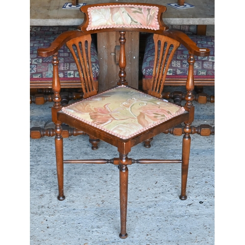 502 - An Edwardian corner elbow chair