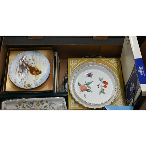 37 - Boxed pair of Denby limited edition Egyptian Collection plates - The King's Fisherman and The Queen'... 