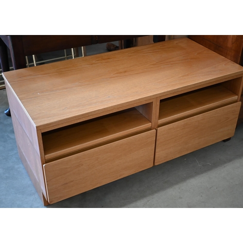 476 - Beaver & Tapley media unit to/w a drawer base (2)