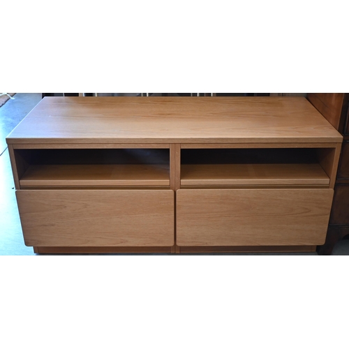 476 - Beaver & Tapley media unit to/w a drawer base (2)