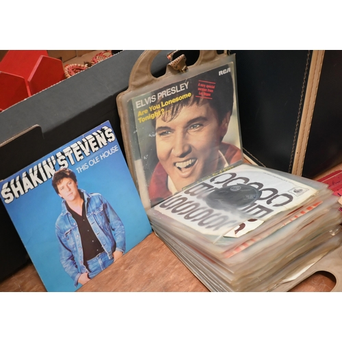 70 - Collection of original Elvis Presley 45rpm records, five in picture sleeves, to/w various other rock... 