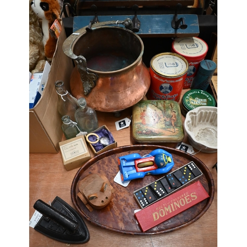 71 - Various vintage collectables including coat-hooks, copper cooking pot, tins, bottles, jelly-moulds, ... 