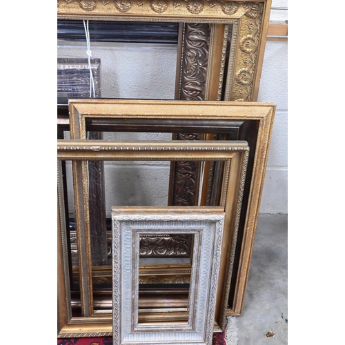 78 - Twelve picture frames of various sizes