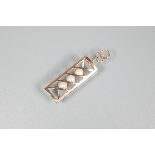 201 - A 9ct yellow gold cagework pendant enclosing three cultured pearls within, 3.5 cm long