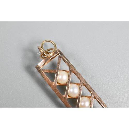 201 - A 9ct yellow gold cagework pendant enclosing three cultured pearls within, 3.5 cm long