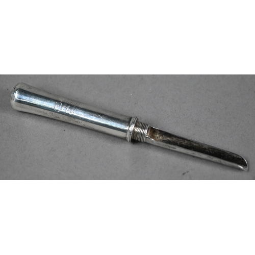 110 - George III silver apple-corer with threaded blade contained in the cylindrical handle, Peter & A... 