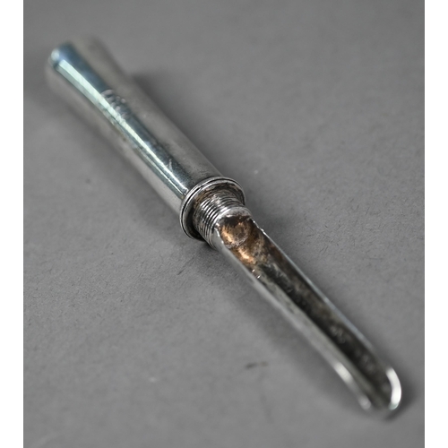 110 - George III silver apple-corer with threaded blade contained in the cylindrical handle, Peter & A... 