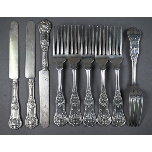 125 - Part set of US Sterling Queens pattern flatware, comprising six each tablespoons, table forks and te... 