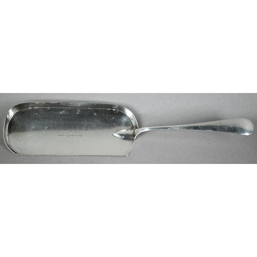 140 - Silver old English pattern crumb scoop, William Hutton & Sons ltd, Sheffield 1923, 6.6oz