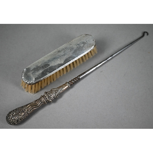 145 - George III silver old English pattern sifter ladle, Solomon Hougham, London 1797, to/w a cased set o... 