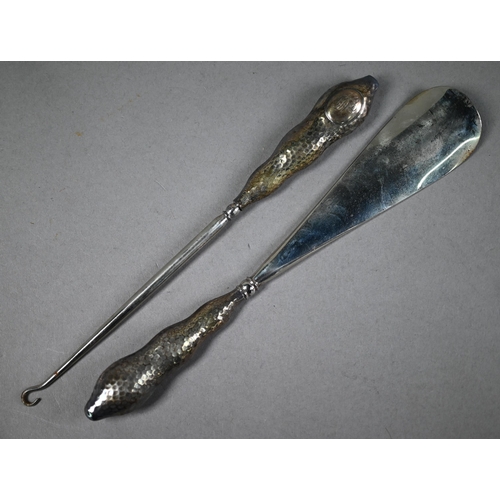 149 - Planished silver hand-mirror, brush, button-hook, shoehorn and two jar-lids, A&J Zimmerman Ltd, ... 