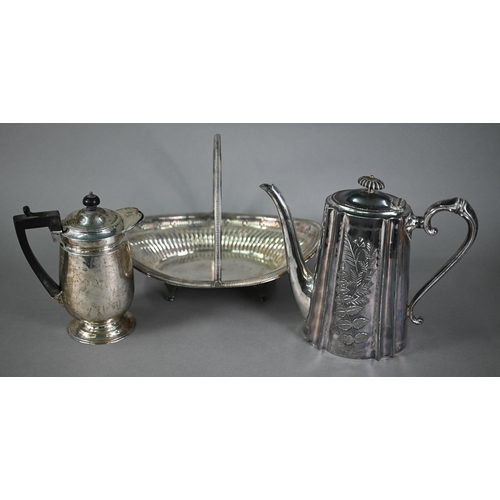 15 - A heavy quality silver hot water jug, Sheffield 1907, 12.8oz gross, to/w a Victorian cased shell but... 