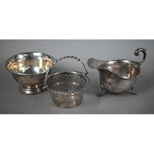 152 - Late Victorian pierced silver bonbon basket, Birmingham 1900, to/w a sugar basin on raised foot-rim,... 