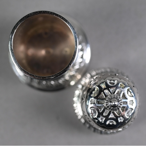 169 - Heavy quality silver cylindrical sugar caster in the 17th Century manner, with domed top and gadroon... 