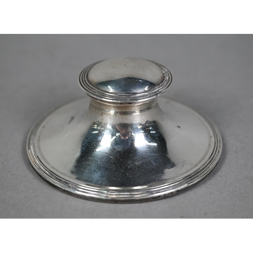 182 - Edwardian loaded silver capstan inkwell with reeded rims, William Comyns & Sons, London 1907, 11... 